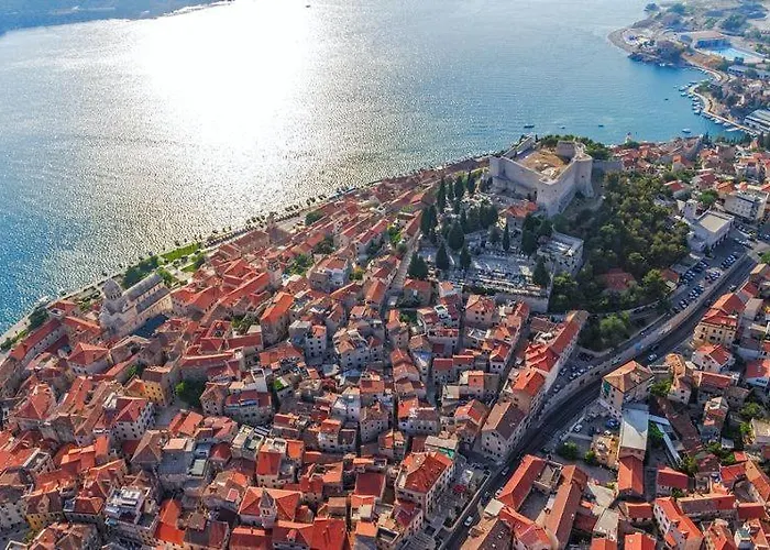 Modern Loft With Big Terrace - Sea View * Σίμπενικ